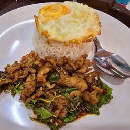 กะเพราราดข้าว