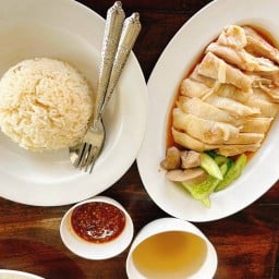 สิริข้าวมันไก่ สาขาซีเจมอร์ สีลม ุซีเจมอร์ สีลม