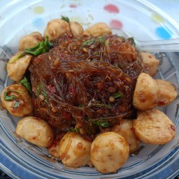 กระเพราลูกชิ้นวุ้นเส้น