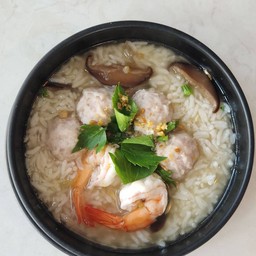 ข้าวต้มหมูกุ้งทรงเครื่อง