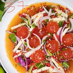 ยำไข่แดงเค็ม