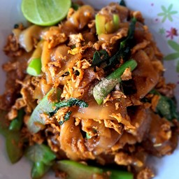 ผัดซีอิ๊วหมู