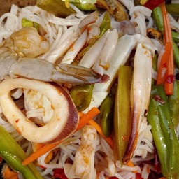 ตำขนมจีนทะเลรวม