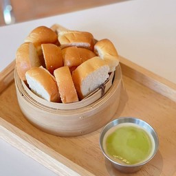 ปังนึ่งสังขยาใบเตย