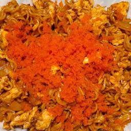 มาม่าผัดซอสเกาหลี ไข่ ไข่กุ้ง