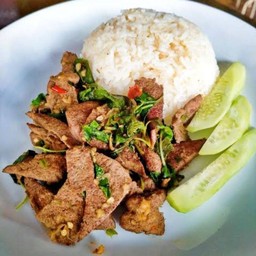 ข้าวกระเพรา(ตับหมู) ราดข้าว