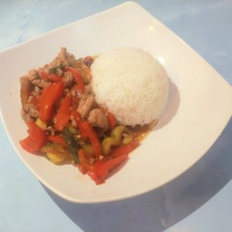 ผัดพริกสด meal stir fried with chillies top on rice