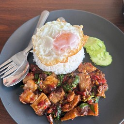 กะเพราหมูกรอบ