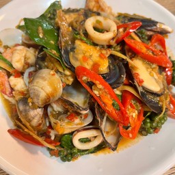 ผัดฉ่าทะเลรวมมิตร