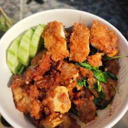 กะเพราไก่กรอบ
