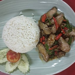 ข้าวกระเพราคอหมูย่าง