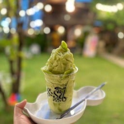 ระรื่นชื่นใจ ชมเดือนคาเฟ่ สุพรรณบุรี