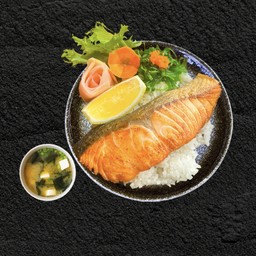 ข้าวหน้าปลาแซลมอนย่างเกลือ+ซุปมิโซะ