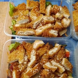 สลัดไก่ทอด+น้ำสลัดงาคั่วญี่ปุ่น
