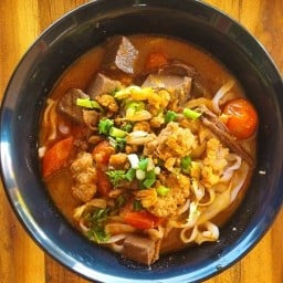 บ่ะห่อยก๋วยเตี๋ยว น้ำเงี้ยวเชียงราย
