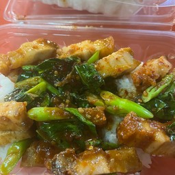 ข้าวคะน้าหมูกรอบ