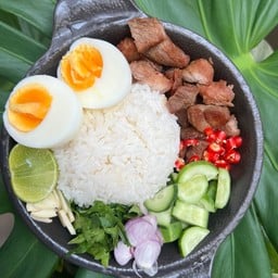 ข้าวหมูทอด อ่องปูนา น่าหม่ำ