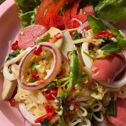 ยำ ยำเสียบไม้ แซ่บหลาย สาขาหอพักทิพย์วลี