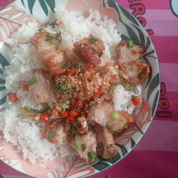 หมูกรอบคั่วพริกเกลือ