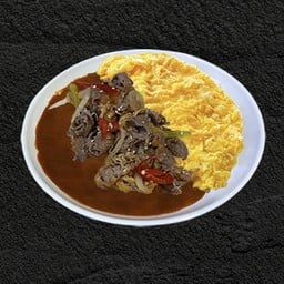 ข้าวแกงกะหรี่หน้าไข่ เนื้อโคขุน