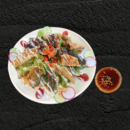 สลัดหนังปลาแซลมอนทอดกรอบ