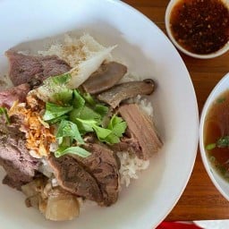 ก๋วยเตี๋ยวเนื้อตุ๋น นาเนื้อตุ๋น-หมูตุ๋น (เจ้าเก่า) สาขา3 บางพลี