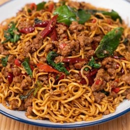 กระเพราผัดมาม่าไก่