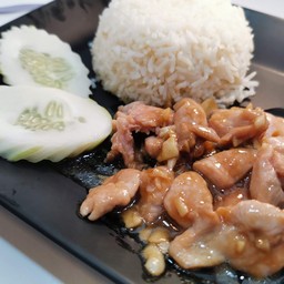 ข้าวหน้า หมู l ไก่ ผัดกระเทียม