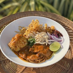 ข้าวซอยป้อหลวง (เนื้อน่องลาย, น่องไก่, ไก่ฉีก)