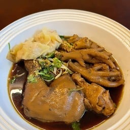 ก๋วยเตี๋ยวไก่ ฮาดีส ไก่ตุ๋น 1