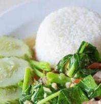 ข้าวราดผัดคะน้า