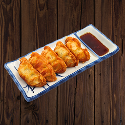 Deep fried Gyoza กินที่ร้านราคา 79 บาท