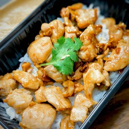 [ข้าวกล่อง] ข้าวไก่กระเทียมอร่อยฟิน No.1 ลองแล้วจะติดใจ