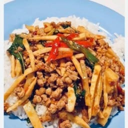 กะเพราเจี๊ยบ เจี๊ยบ  แม่น้องใบเบิ้ล