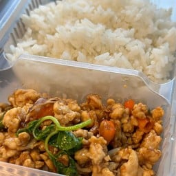 กะเพราไก่สับ + ข้าวหอมมะลิ