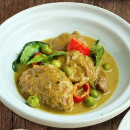 แกงเขียวหวานแก้มหมูตุ๋น Green Curry with Stewed Pork Cheeks