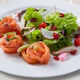 สลัดแซลมอน Salmon Salad