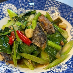 คะน้าปลาเค็ม