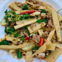 หมุผัดหน่อไม้