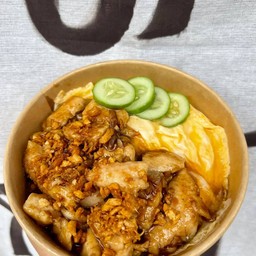 ข้าวไก่กระเทียมไข่ข้น