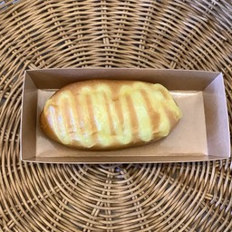 ขนมปังหมูหยองราดซอส