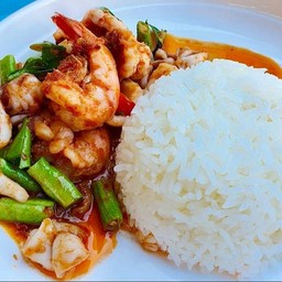 ข้าวผัดพริกแกงทะเล