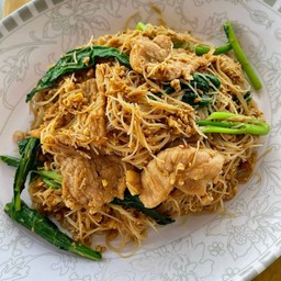 ผัดซีอิ๊วเส้นหมี่(ใส่กล่อง*ช้อนส้อม)