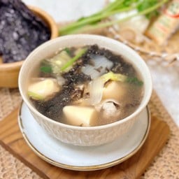 แกงจืดเต้าหู้หมูสับสาหร่าย