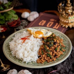 ข้าวกะเพราหมูสับผัดพริกแห้ง