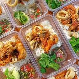 ข้าวราดทะเลกระเทียมพริกไทย