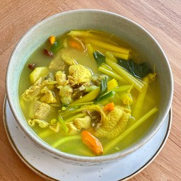 ไก่บ้านต้มขมิ้น