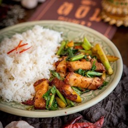 ข้าวคะน้าหมูกรอบ