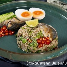 ข้าวผัดน้ำพริกกะปิชะอมกับปลาทูทอด Fried Rice Shrimp-Paste with Cha-om Fried Mackerel