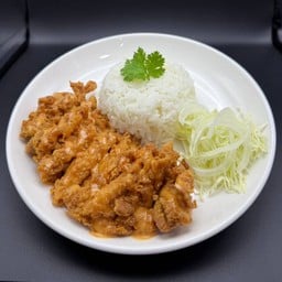 ข้าวไก่ทอดราด ซีเคร็ทซอส ฉบับทางร้าน อร่อยมาก ( ไม่เผ็ด )